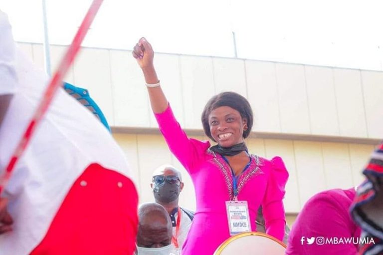 VIDEO: Diana Asamoah Stops Performance At NPP Rally To Announce Phone Theft